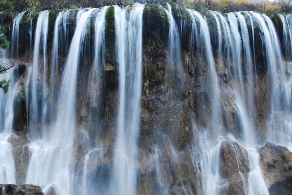 地震后九寨沟的美丽景色还能复原吗?火花海还
