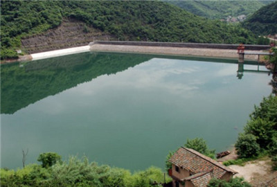 土地在云南省急需建设大量大中小型水库,水电资源开发进入快速