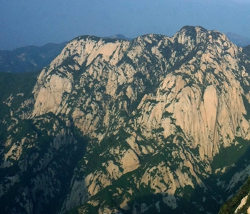 单面山,方山,峭壁,悬崖等 3,以山体的组成成分划分:有石山,土山等