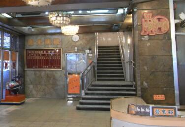 在小区门口开个便利店_在重庆开个茶馆收入(2)