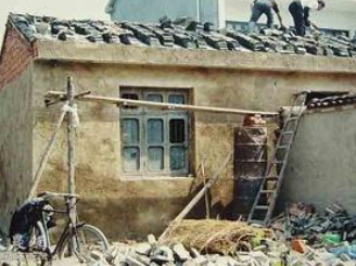 农村房屋翻建后宅基地使用权归谁所有?