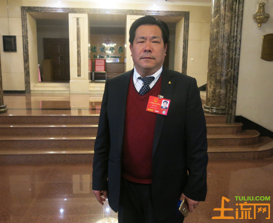 基层代表向平华建议规范"新农合"政策:多听农民的声音